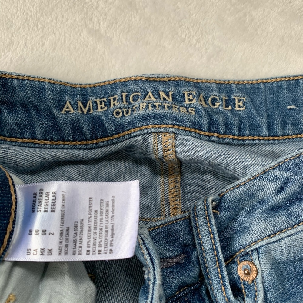 AMERICAN EAGLE BOYFRIEND RIPPED JEANS